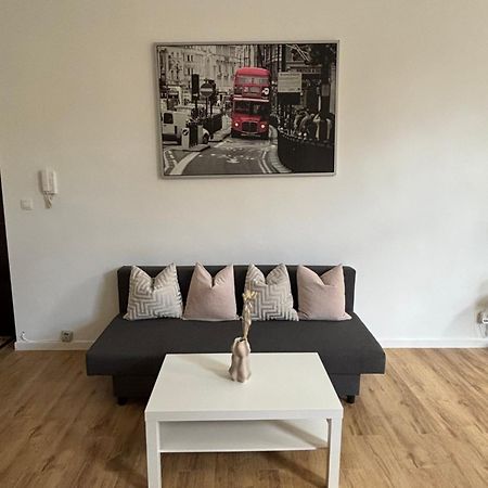 Studio Nour Brussels Luaran gambar