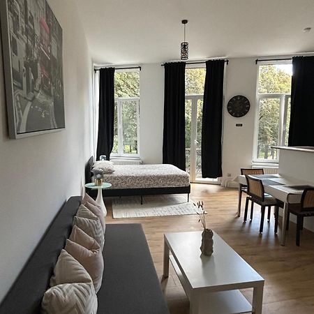 Studio Nour Brussels Luaran gambar