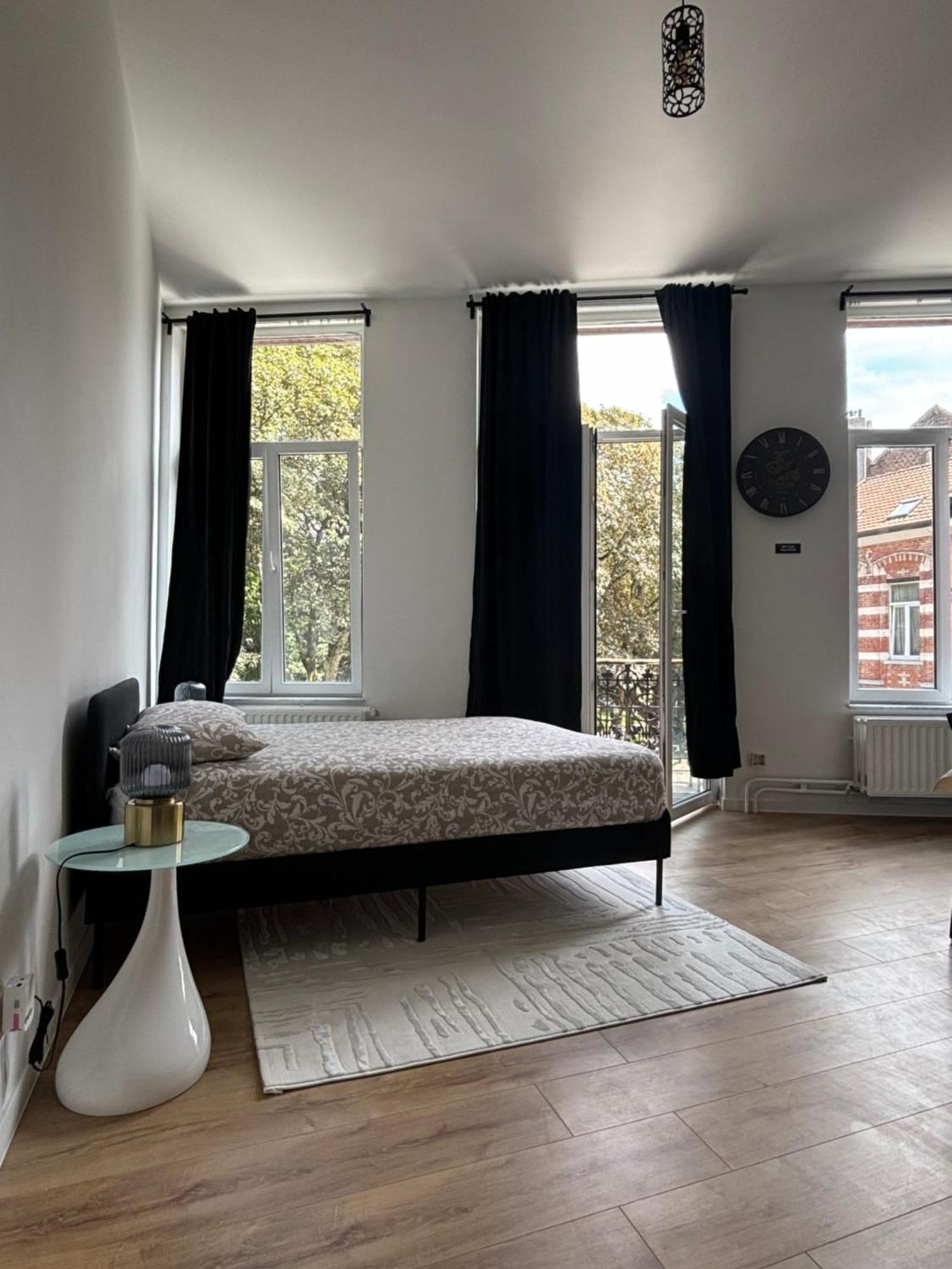 Studio Nour Brussels Luaran gambar
