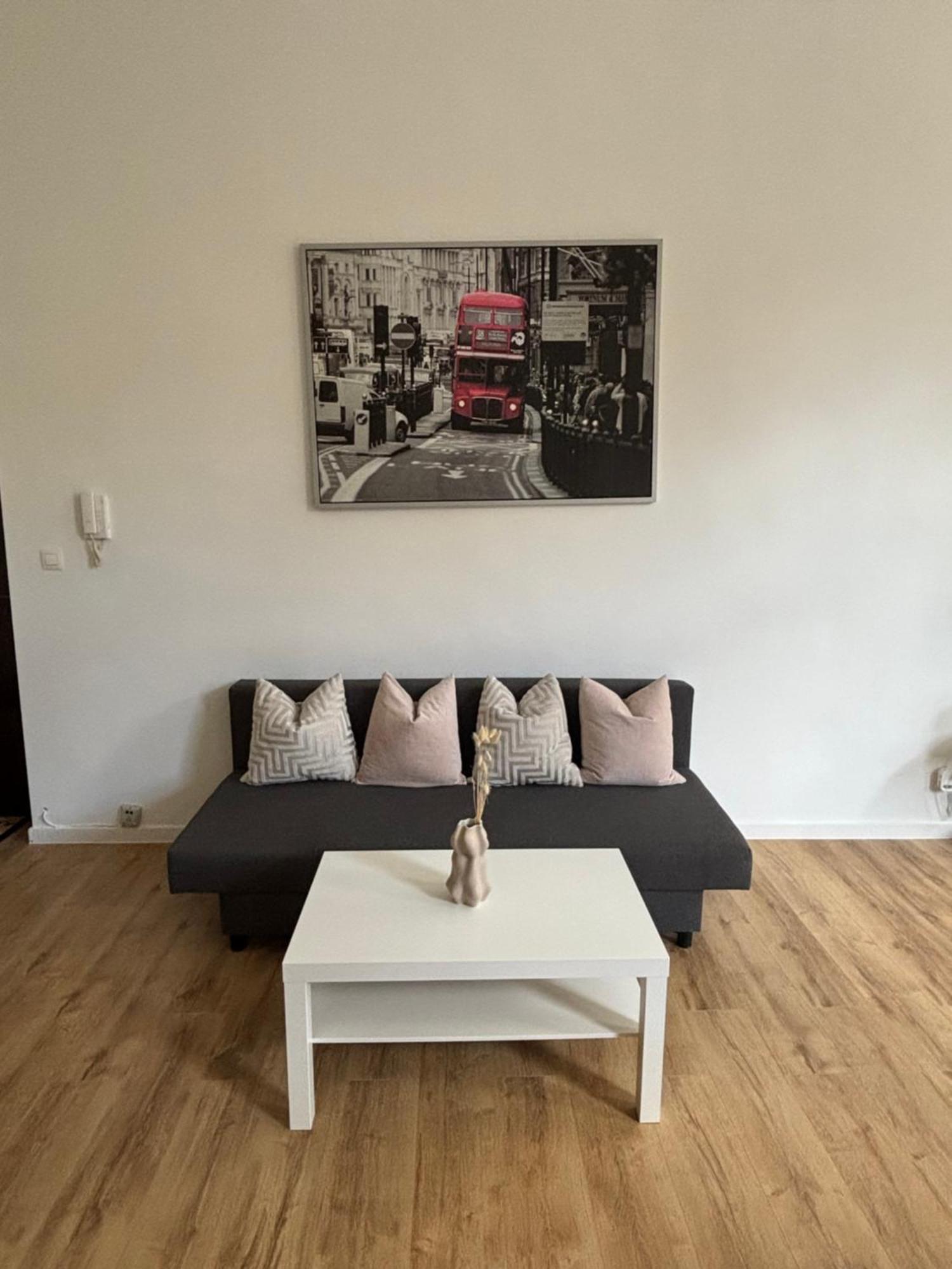 Studio Nour Brussels Luaran gambar
