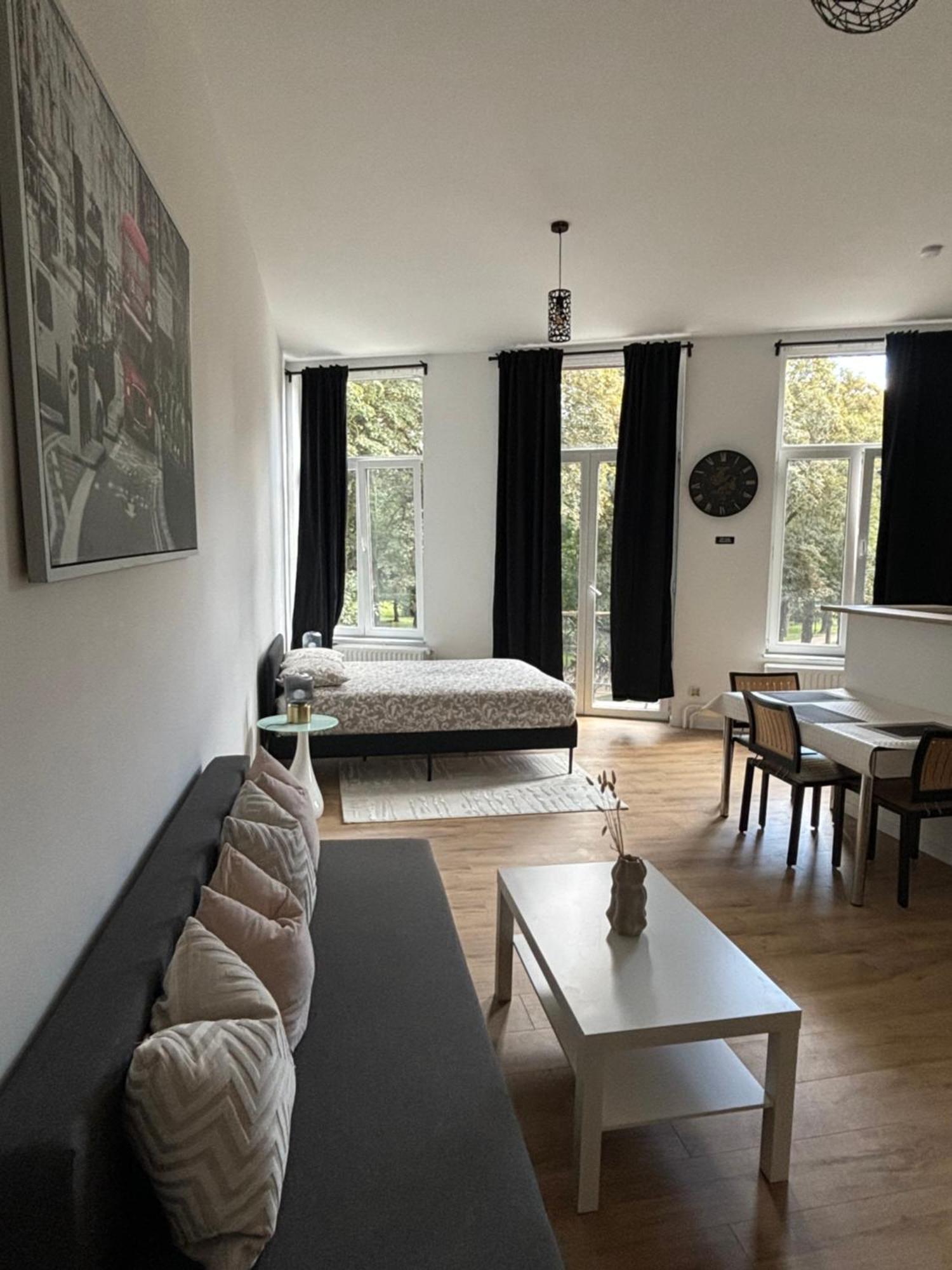 Studio Nour Brussels Luaran gambar